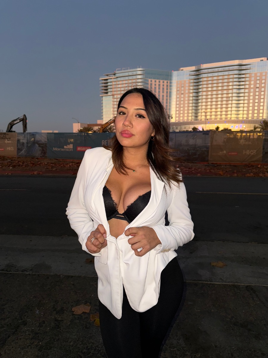 Take a pause and enjoy Ali Cruz — streaming from Caxias do Sul