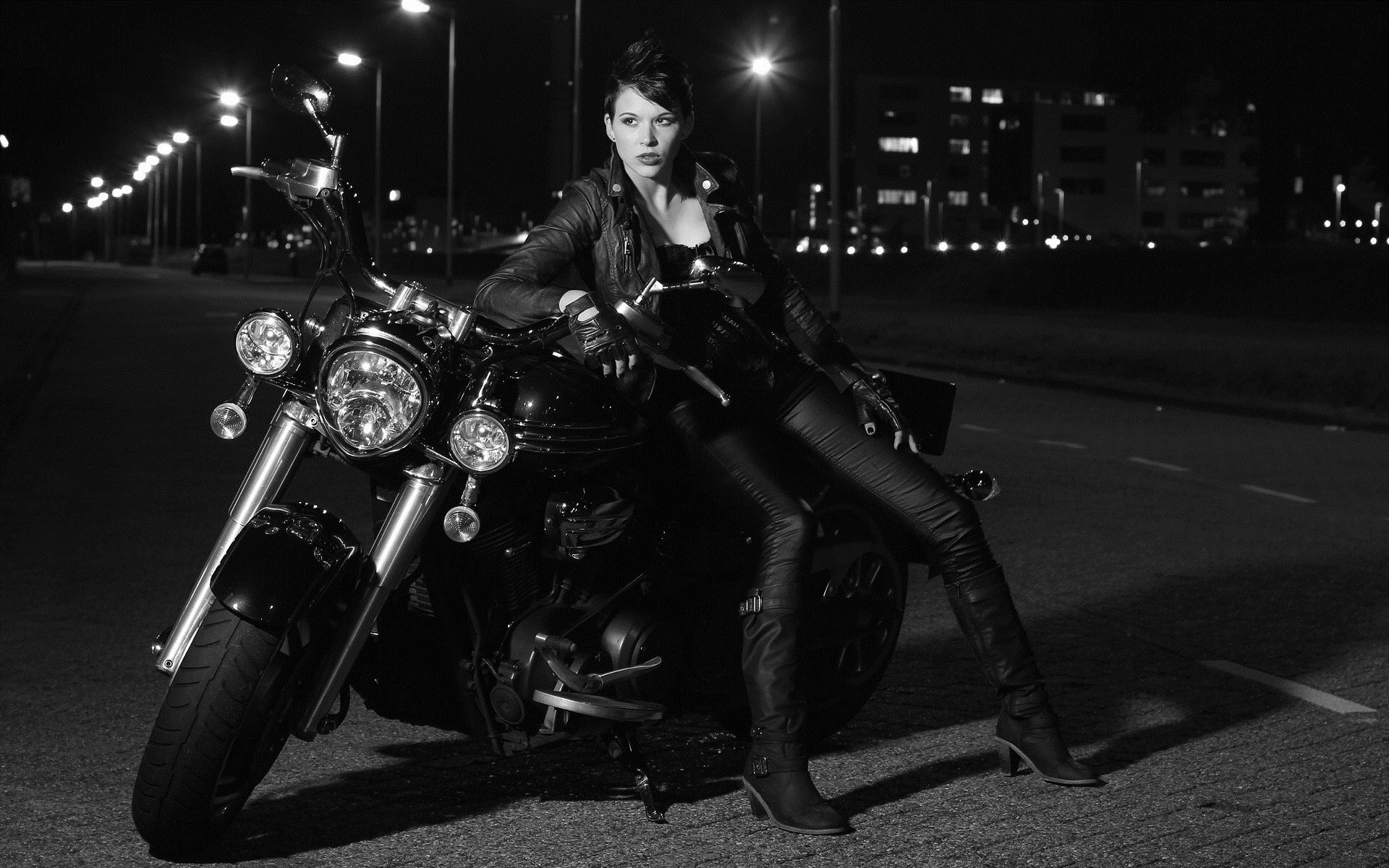 Photo Beautiful girls and motorcycles in Caxias do Sul