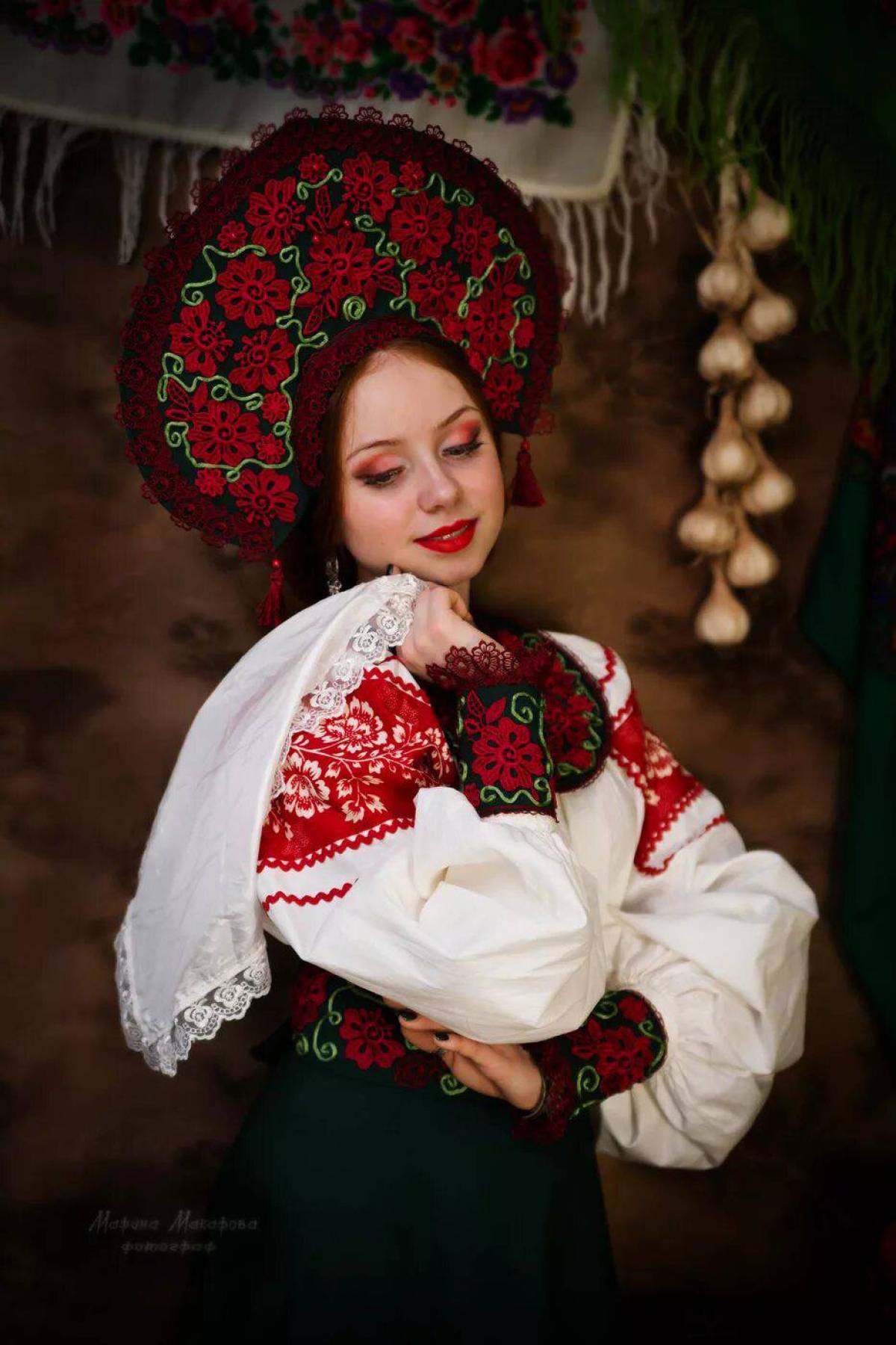 Women in Slavic costumes underwear in Caxias do Sul