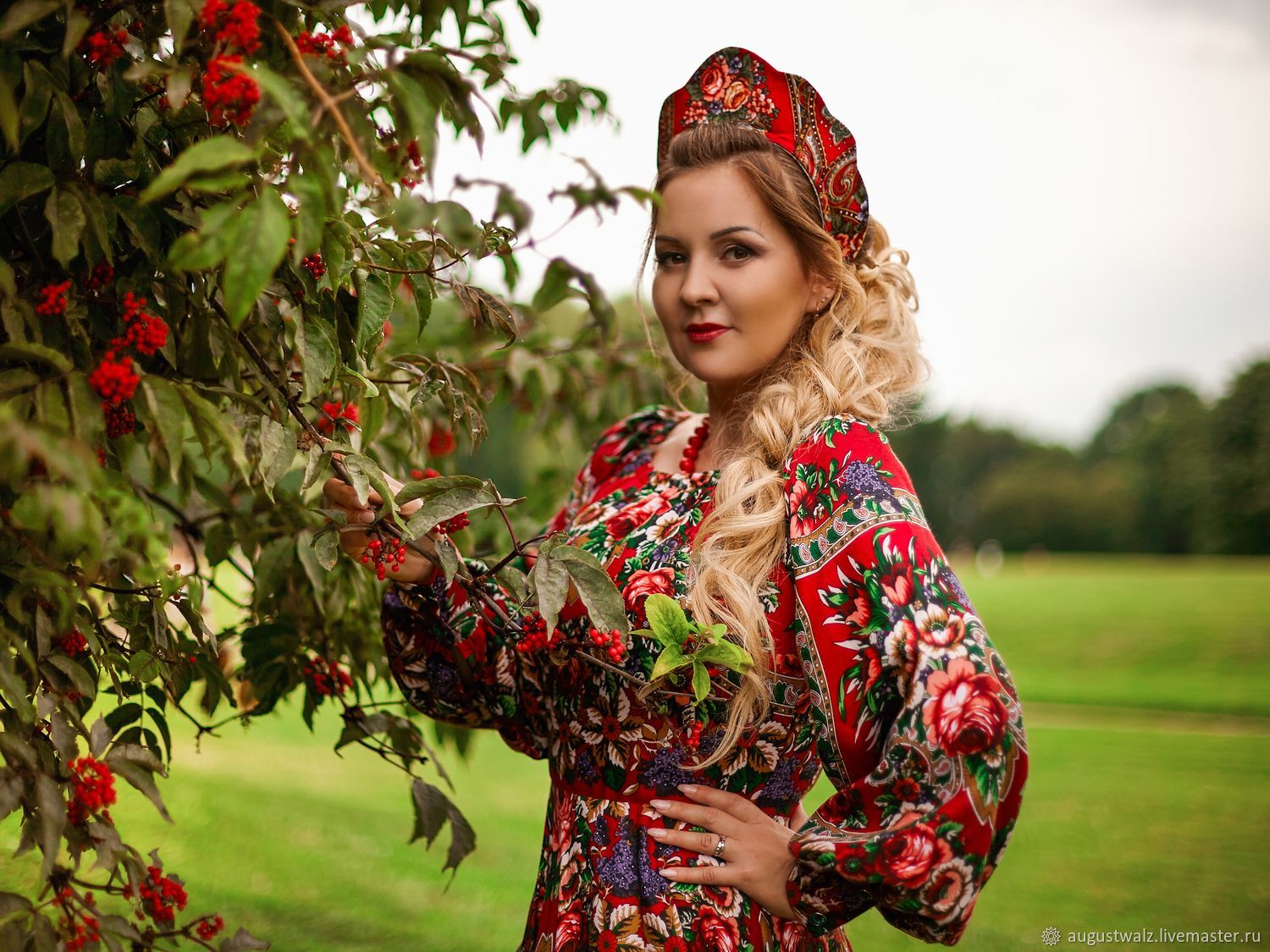 Women in Slavic costumes in Caxias do Sul