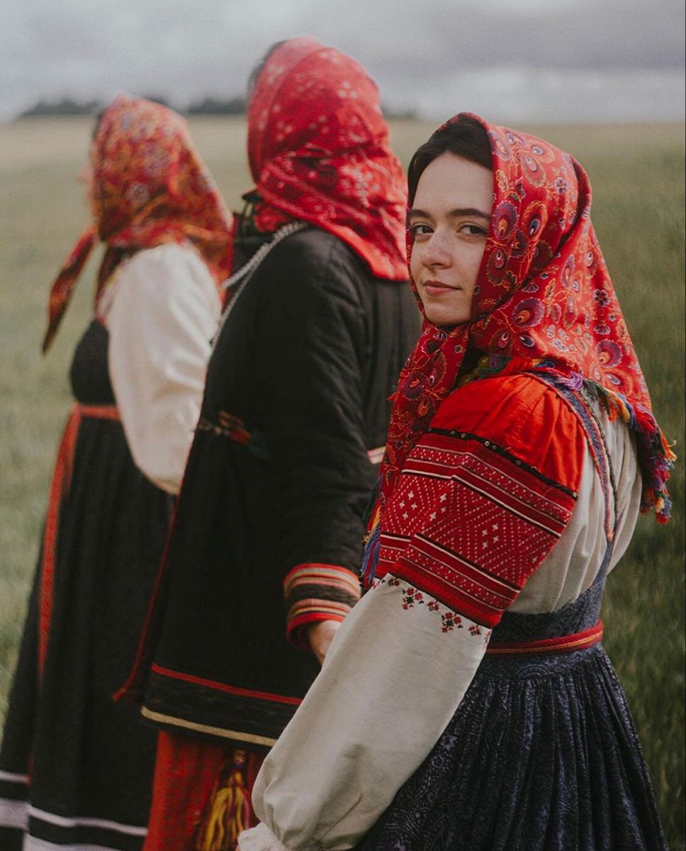 Women in Slavic costumes in Caxias do Sul