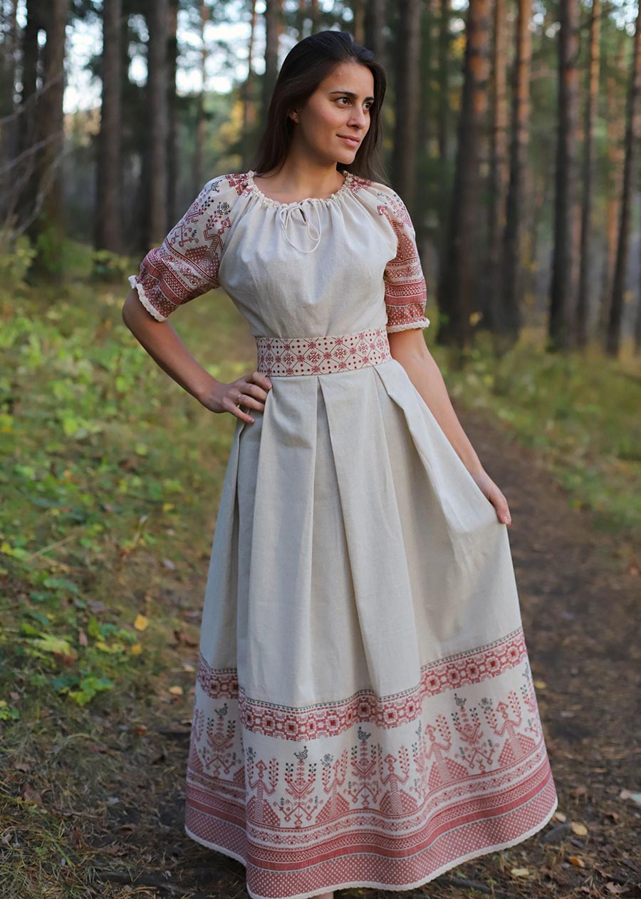 Girls in Slavic costumes in Caxias do Sul