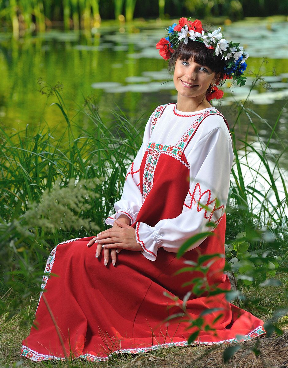 Beautiful girl Girls in Slavic costumes in Caxias do Sul