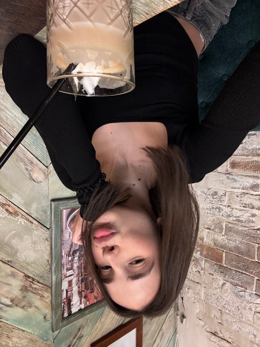 Fresh photos, fresh mood — Tina online in Caxias do Sul